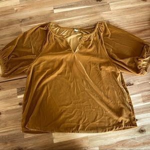 Old navy split neck Gold shirt size M